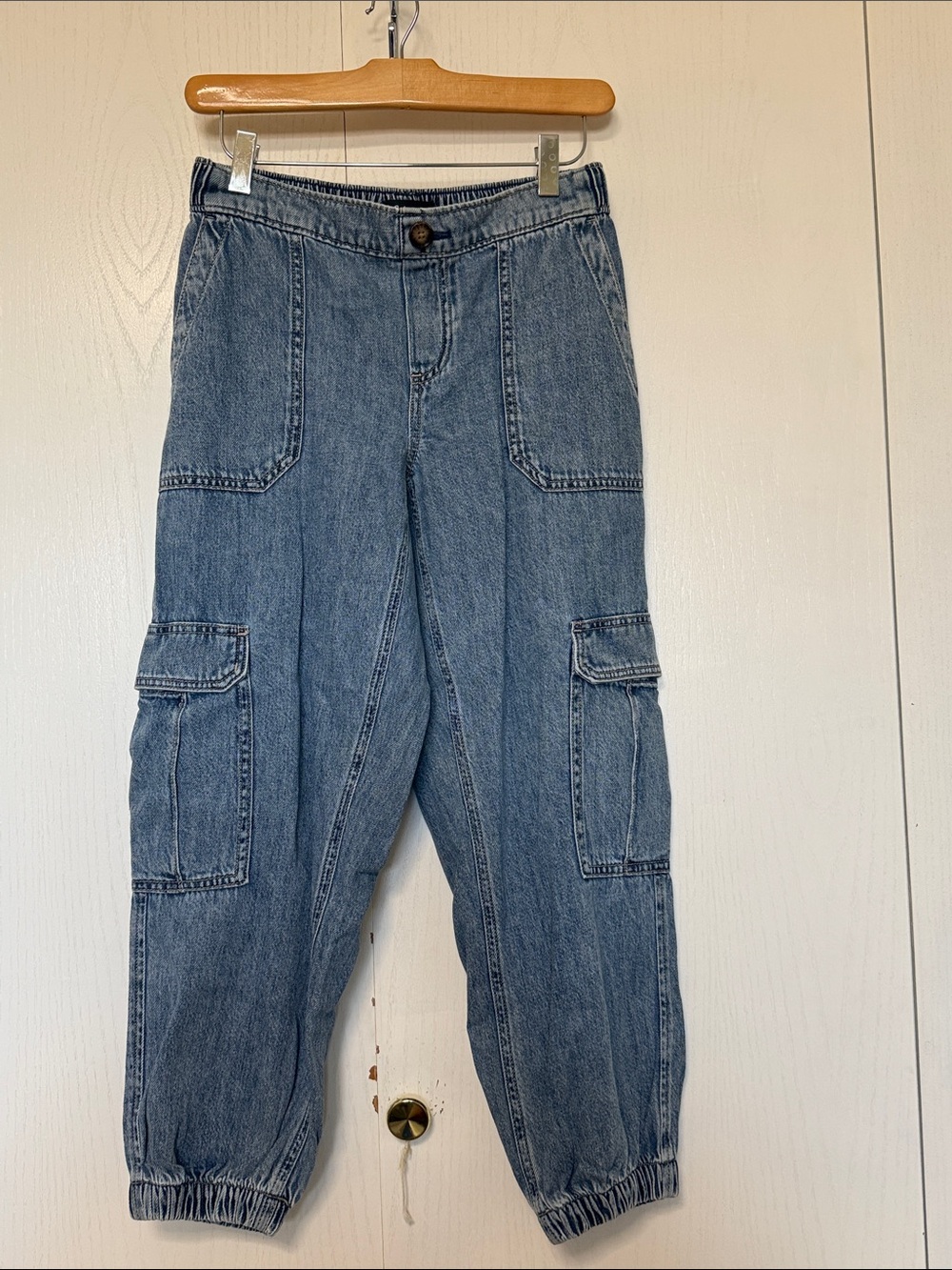 Reitmans Light Denim Elastic Waist Cargo Jeans